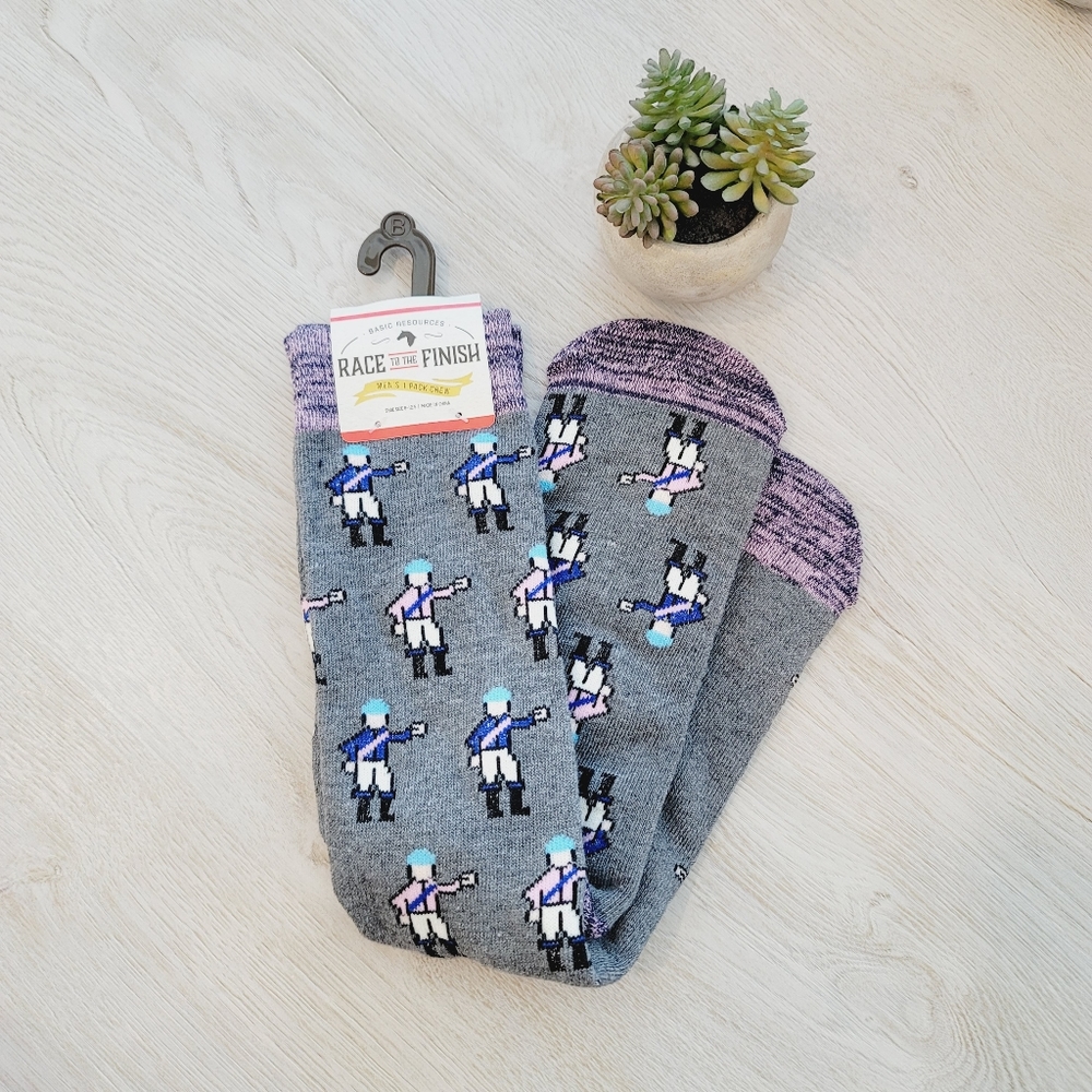 💕 NWT Basic Resources Race To The Finish Crew Socks - Picture 8 of 8